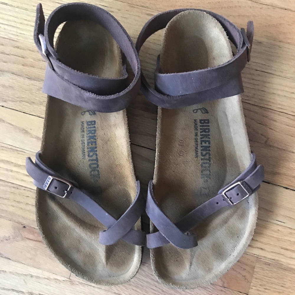Birkenstock’s Yara Oiled Leather Havana Size 9